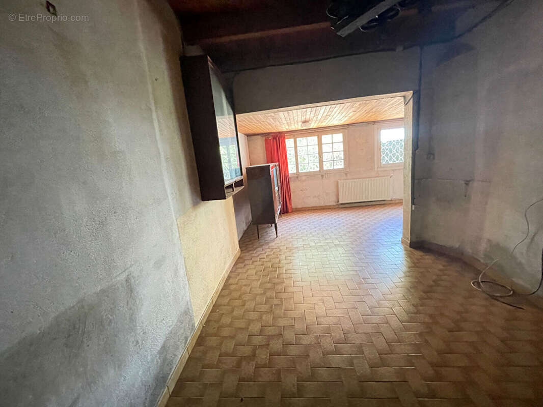 Maison PENNE D'AGENAIS 121m² + garages (terrain 11 630m²) - photo 7
