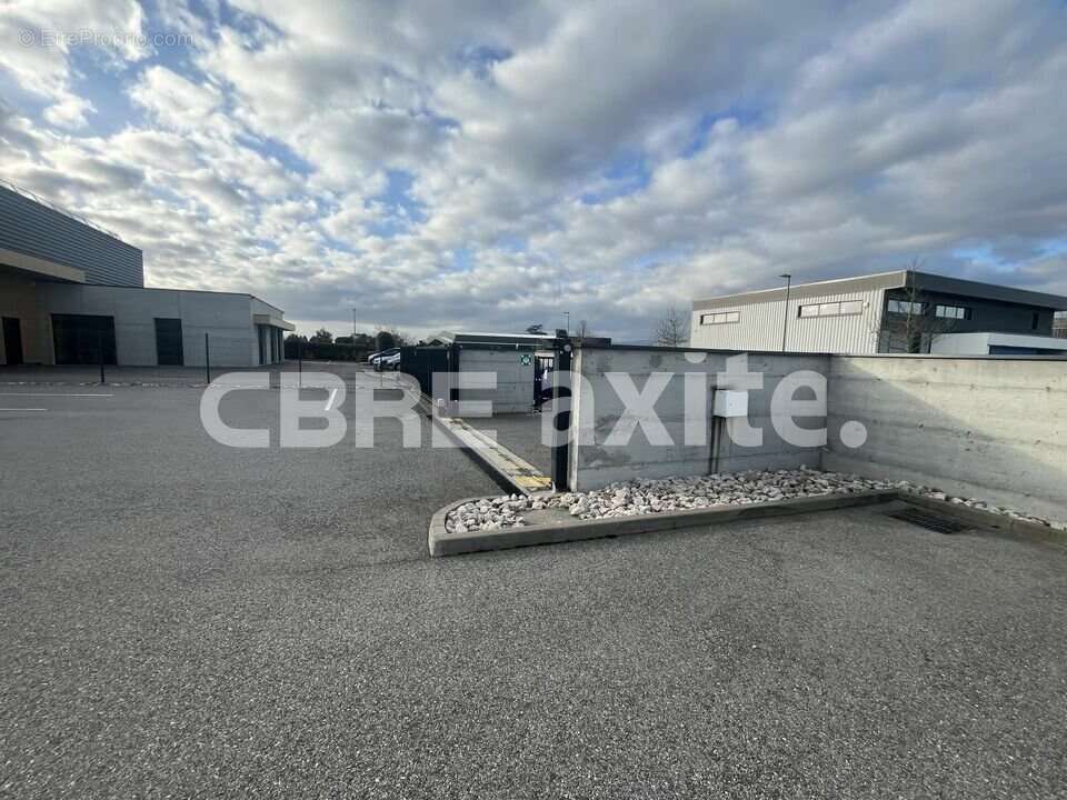 436 m² à Bourg-Les-Valence  - photo 3