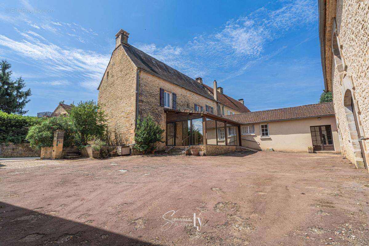 Maison 182 m² à Saint-Crepin-Et-Carlucet  - photo 6