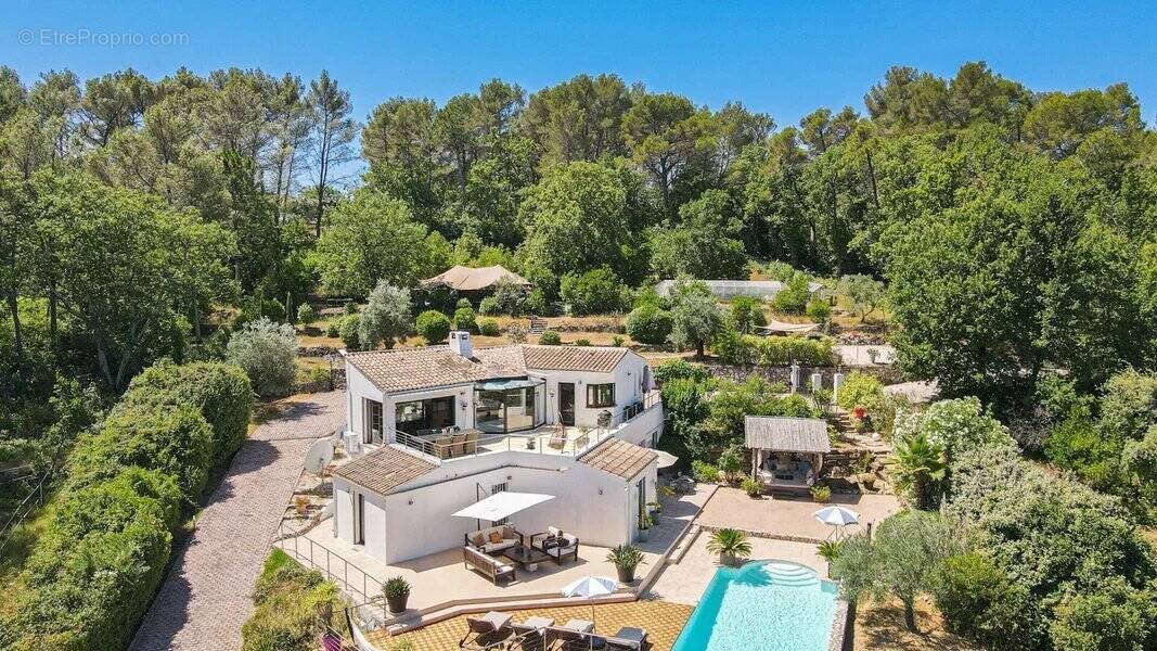 Maison à TOURRETTES