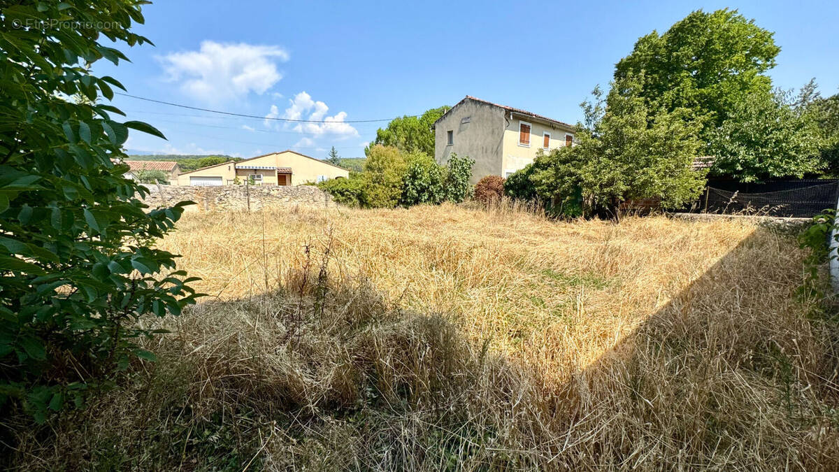 Terrain à MALEMORT-DU-COMTAT