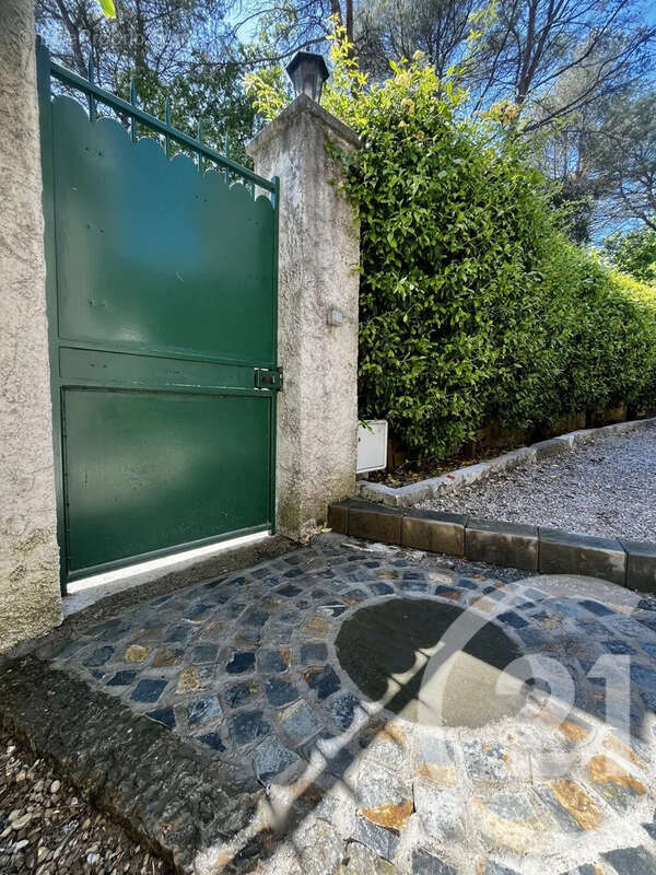 Maison à CHATEAUNEUF-GRASSE