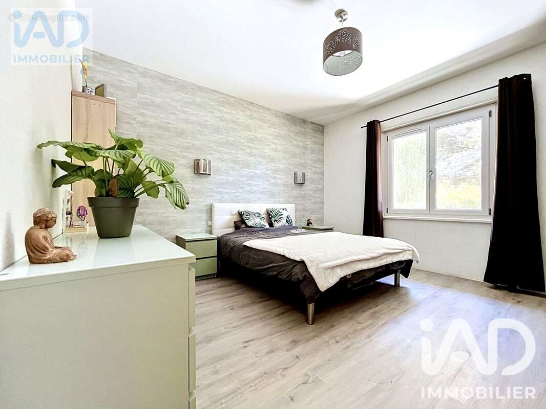 Maison 270 m² à Courtisols  - photo 3