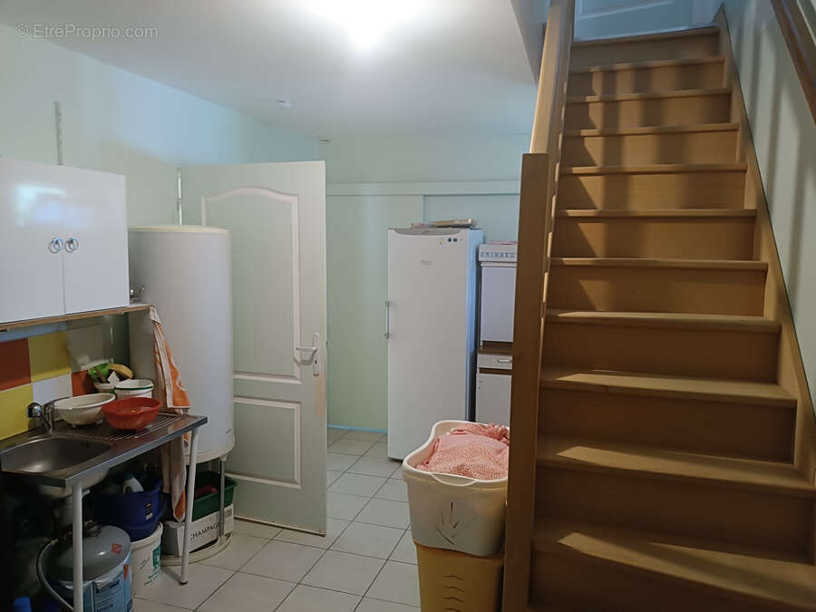 Nérondes (18350)   Ensemble immobilier de 227 m2 avec logement indépendant, véranda et deux garages - photo 8