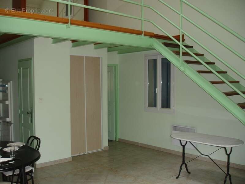 À Vendre – Gard Rhodanien -  SALAZAC Maison de Charme d'environ 200 m2 avec Piscine sur un terrain de 2079 m2 - photo 6