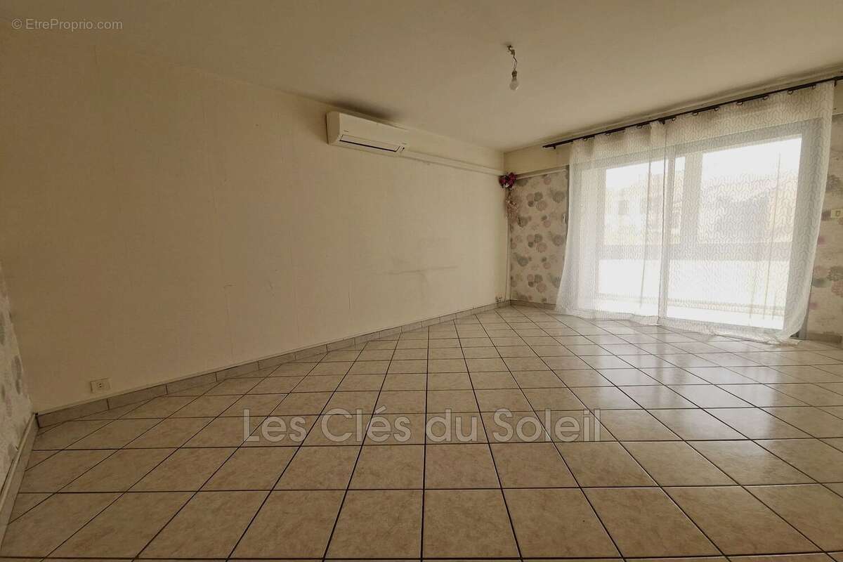 Appartement à SIX-FOURS-LES-PLAGES
