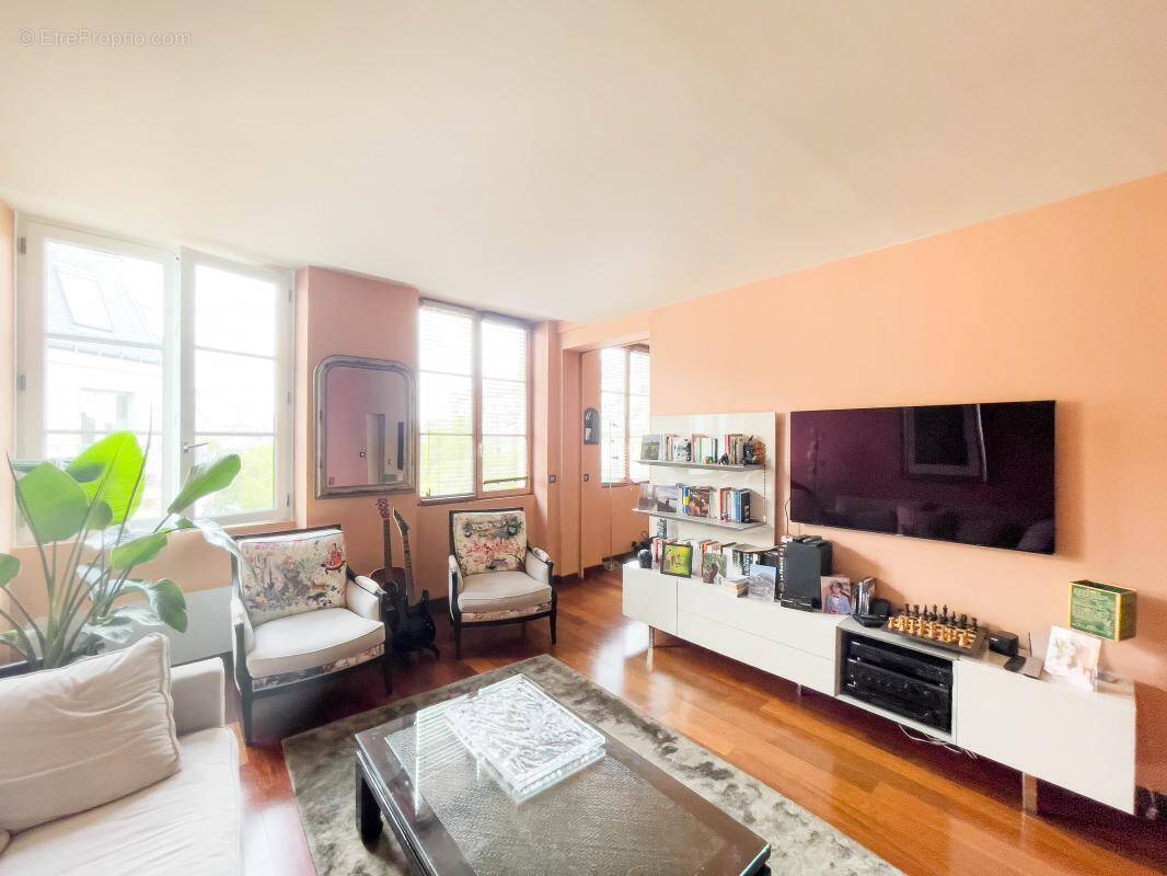 Appartement à PARIS-1E