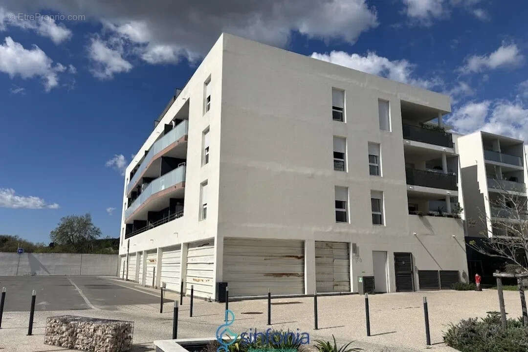 Commerce à JUVIGNAC