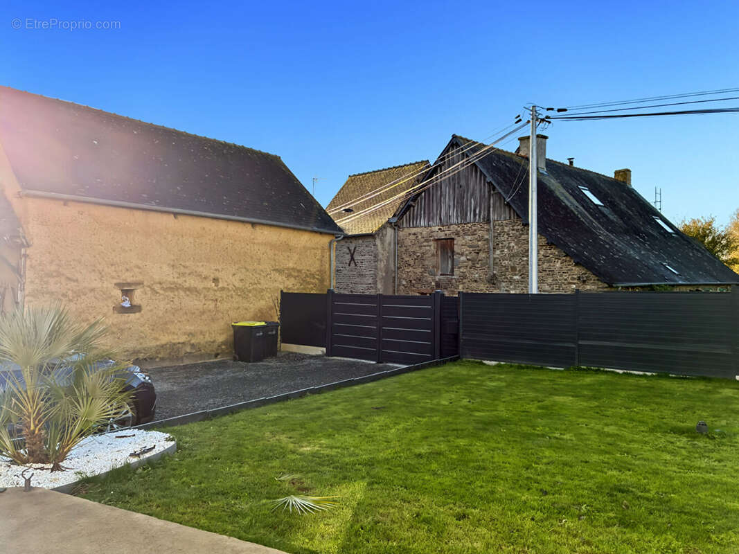 Maison à MEZIERES-SUR-COUESNON