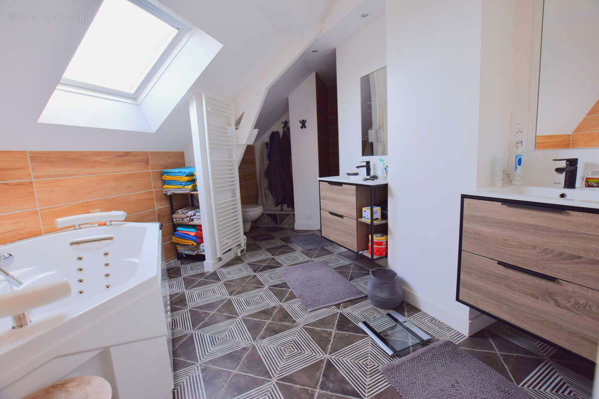 Maison à BRISSAC-QUINCE