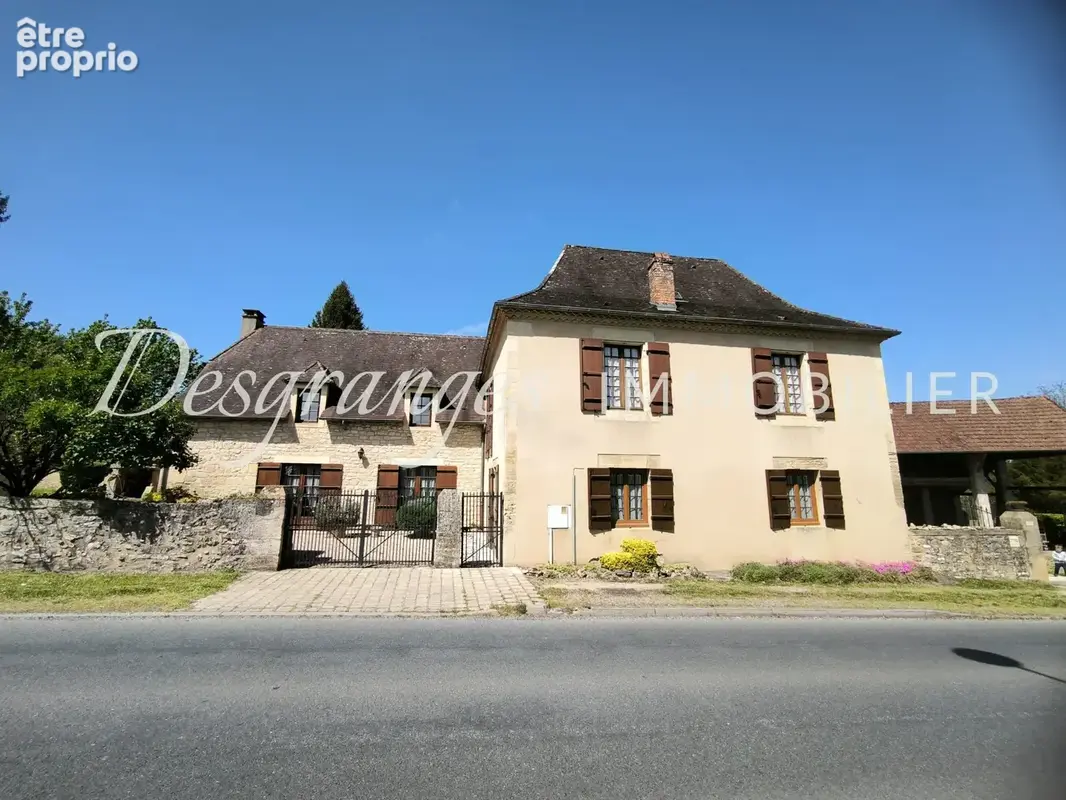 Maison 11 pièces 309 m² à vendre à Hautefort (24390) - photo 4