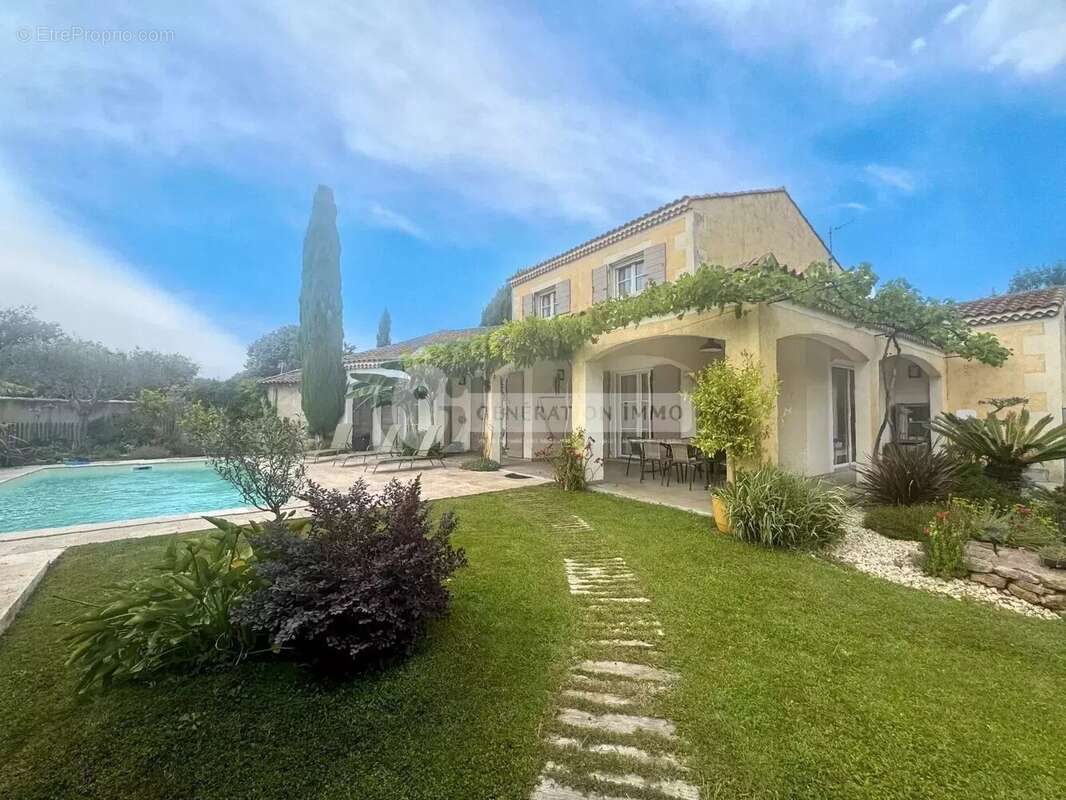 Maison à SAINT-MARTIN-DE-CRAU