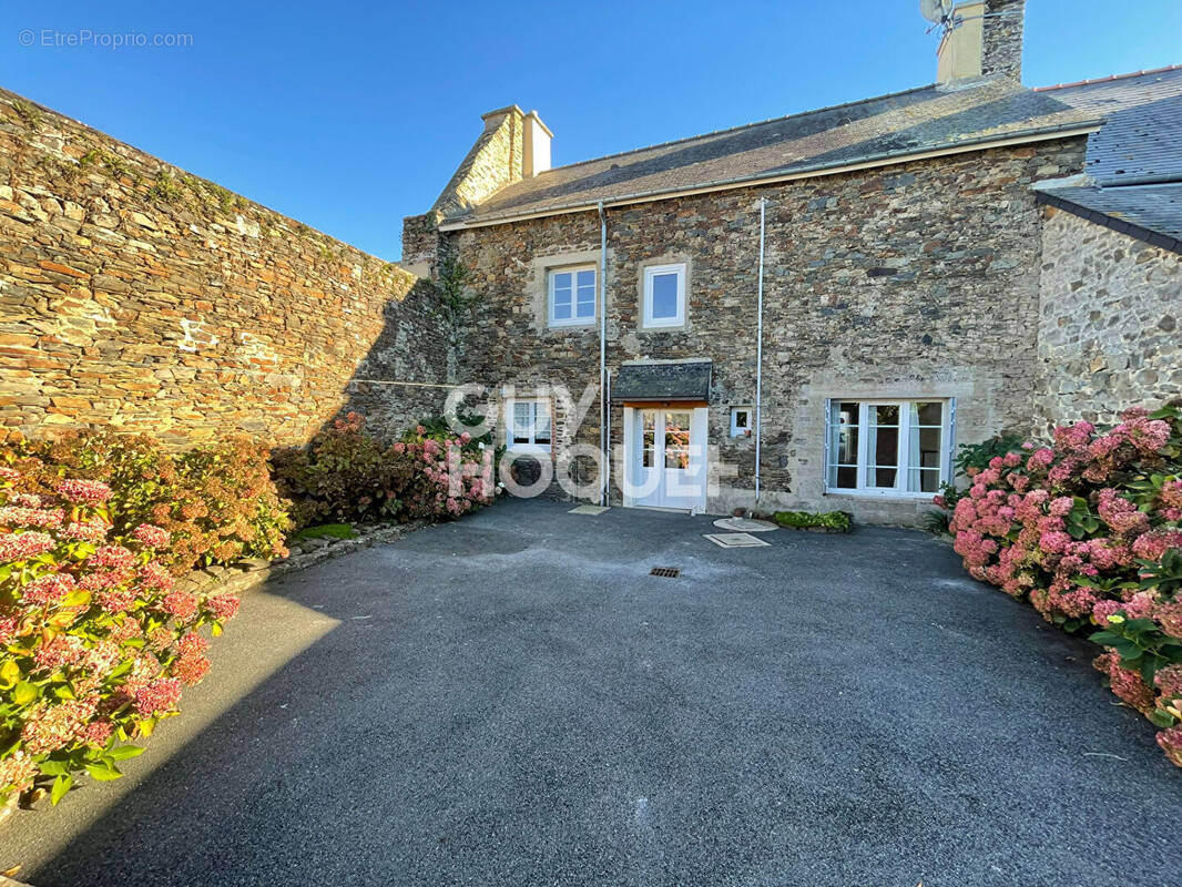 Maison à DOL-DE-BRETAGNE