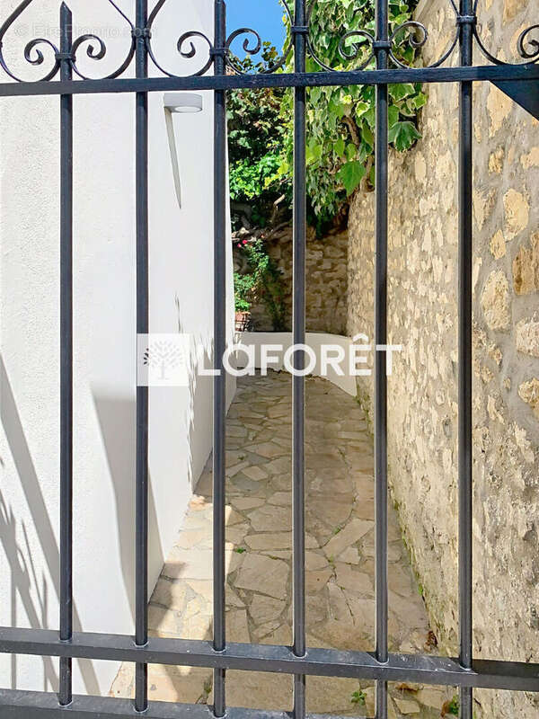 Maison de 8 pièce(s) 189 m²  "Toutes commodités à pied" - photo 3