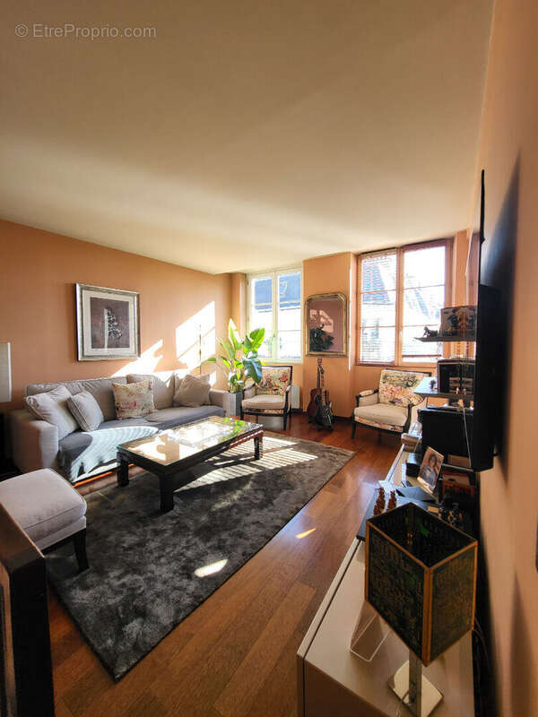 Appartement à PARIS-1E