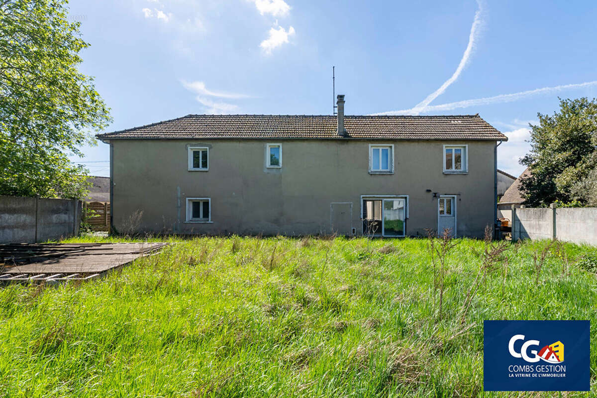 Maison à VERT-SAINT-DENIS