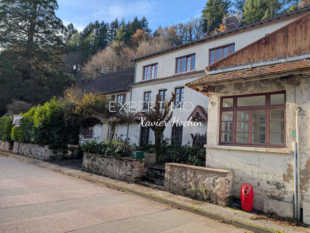 Rare !!! Ancien Hôtel-Restaurant de 960m2 - Bord de Sioule - photo 2
