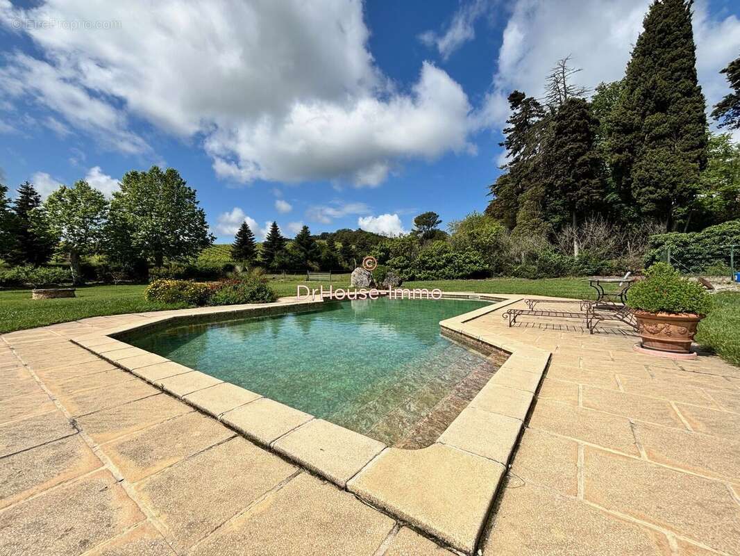 885 m² à Carcassonne  - photo 2