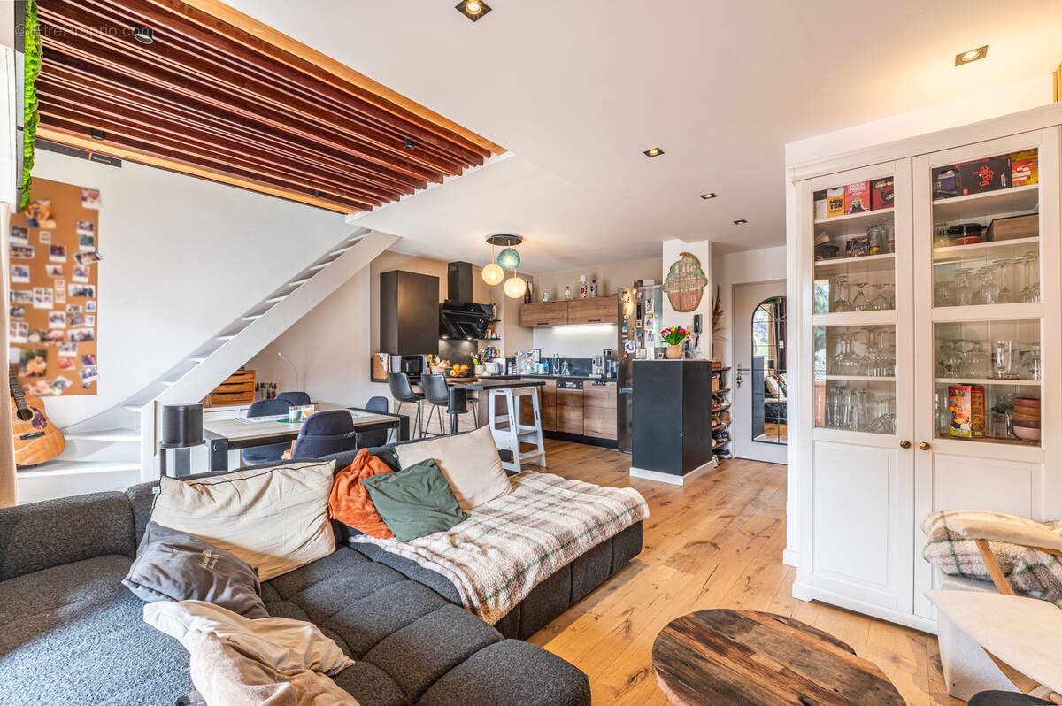 Exclusivité   duplex t2 rénové avec terrasse, parking et cave a bormes les mimosas, très proche lavandou - photo 4