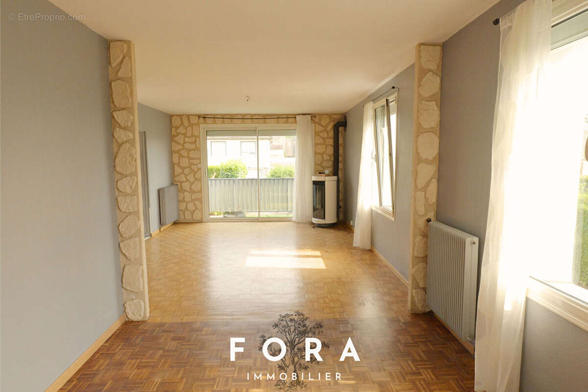 Entre Condé-en-Normandie et Clécy : maison familiale rénovée de 138 m² avec sous-sol complet, terrasse et terrain de 846 m² - photo 6