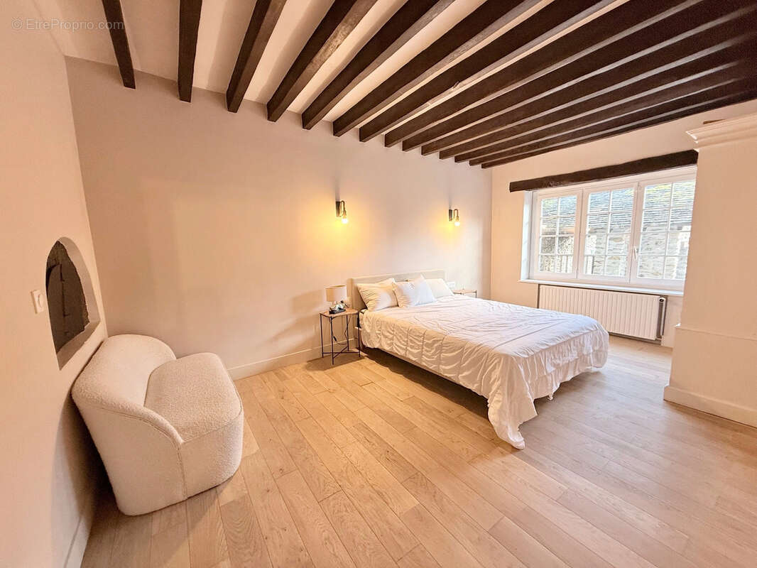 Maison à HOUDAN