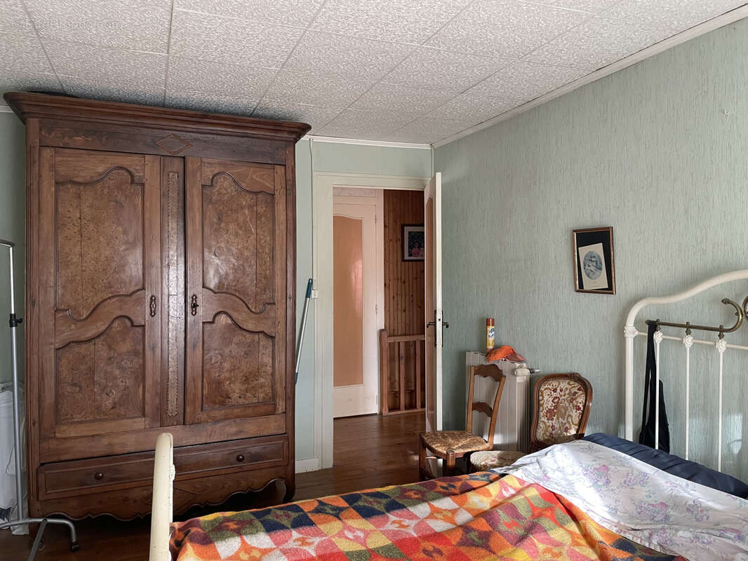 Maison à CROIX-CHAPEAU