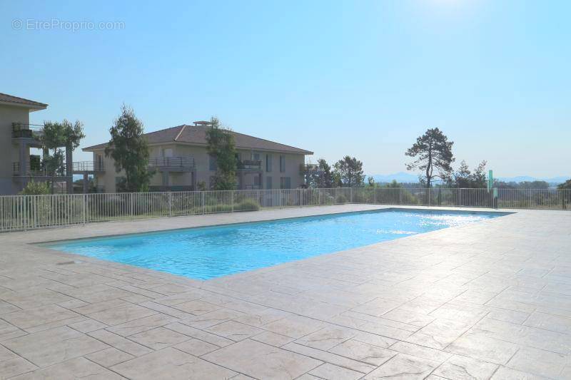 Appartement à ROQUEBRUNE-SUR-ARGENS