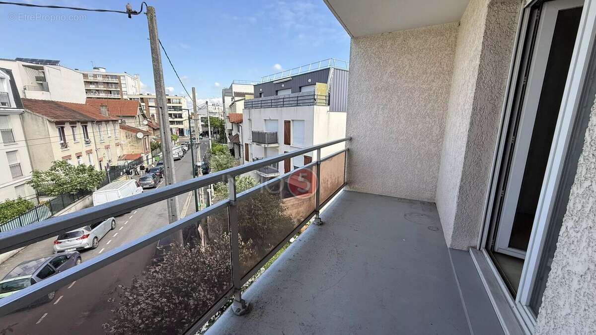 Appartement à LES PAVILLONS-SOUS-BOIS