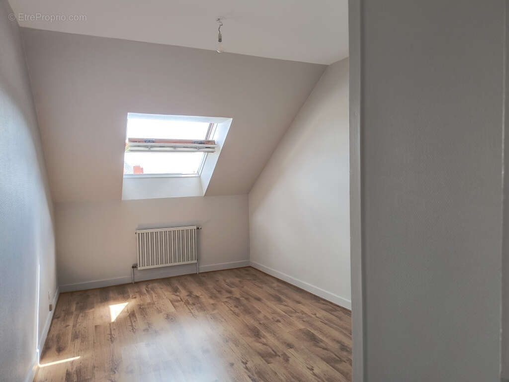 Appartement en trés bon état. Balcon,  garage et parking. - photo 9