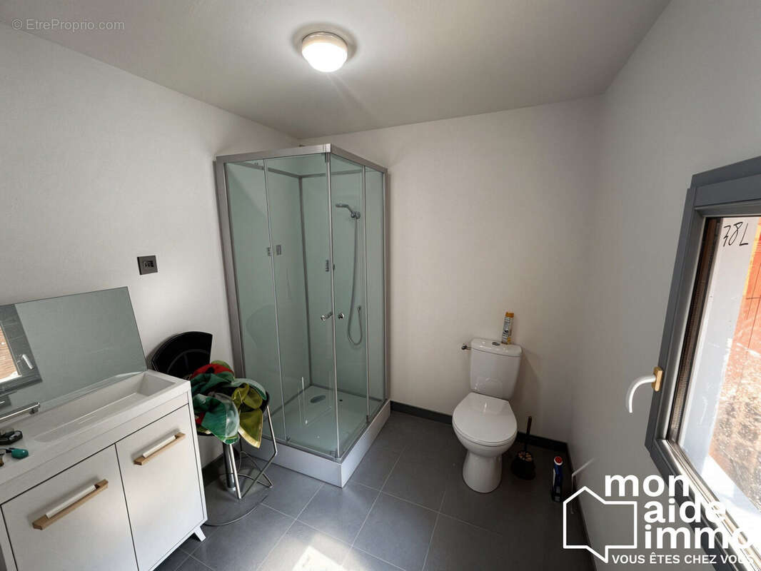 Commerce à LUGASSON