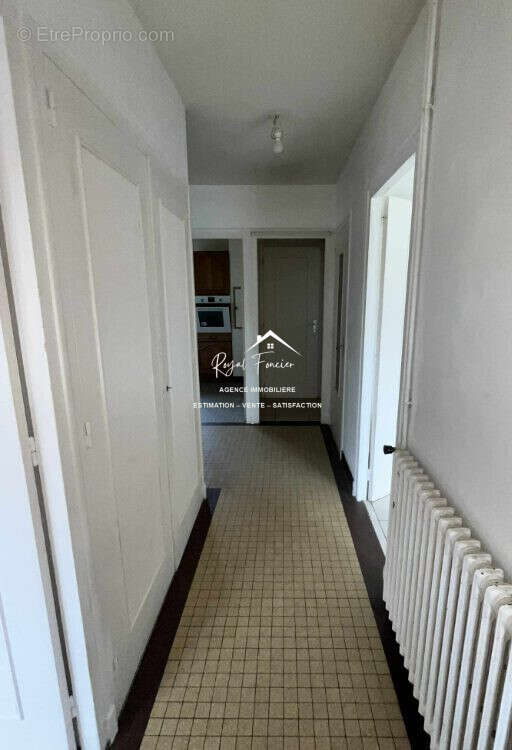 Couloir d&#039;entrée - Maison à DANGE-SAINT-ROMAIN