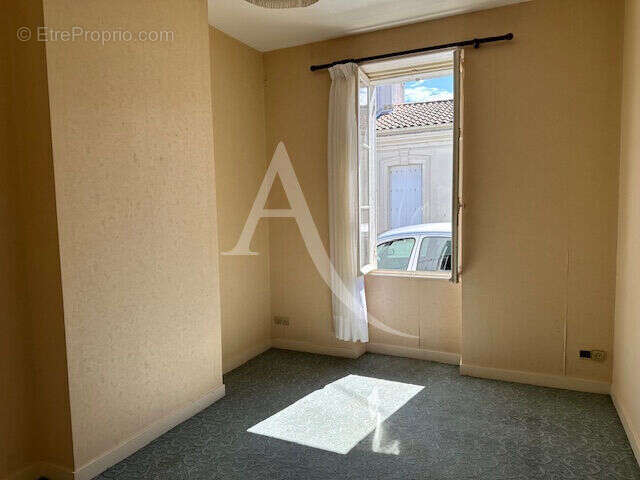 Rochefort, maison de faubourg  avec cour  sans vis a vis ? exclusivité ! - photo 7