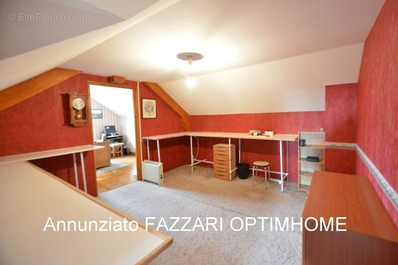 À vendre en exclusivité à Stenay, vaste maison familiale de plain-pied – 175 m² habitables – 5 chambres – terrain 1 528 m² - photo 18