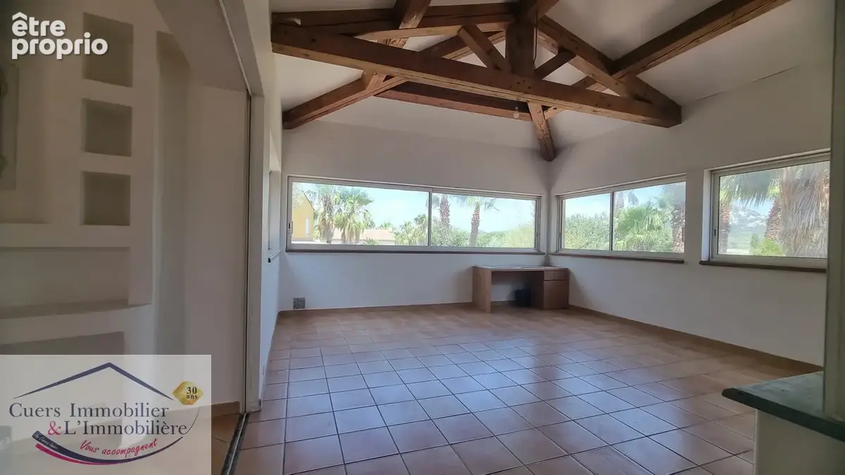 La crau, propriete  avec 2 logements developpant 337m2 habitables, avec piscine - photo 9
