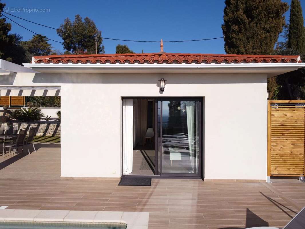 Maison à CHATEAUNEUF-GRASSE