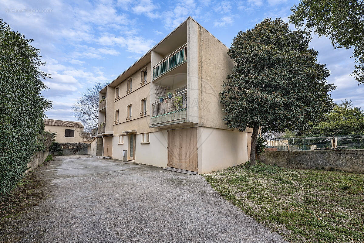 Autre à NIMES