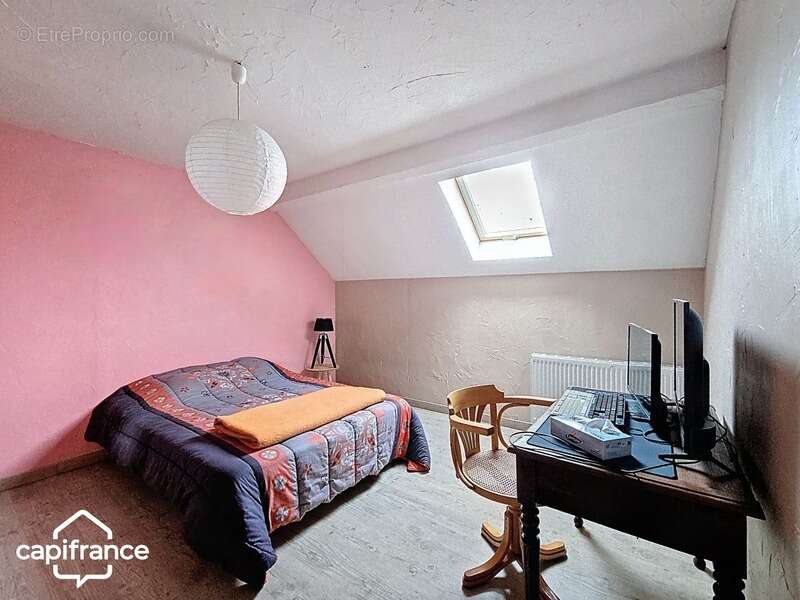 THOUARS  Place Lavault  Maison de 120 m2 4 chambres - photo 8