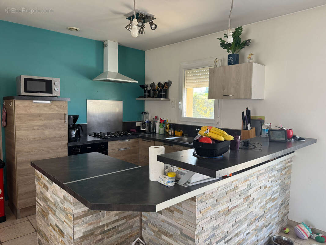 Maison de plain pied avec terrain clos - THIRE - photo 2
