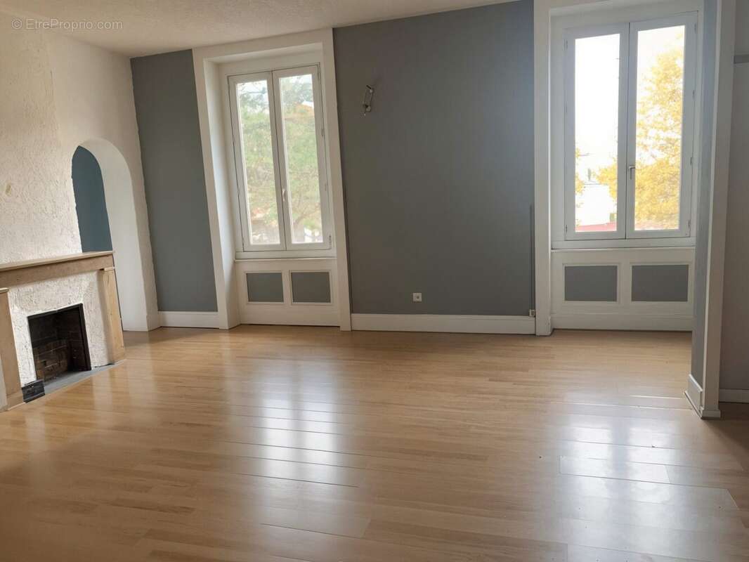 Appartement à SAINT-JUST-SAINT-RAMBERT