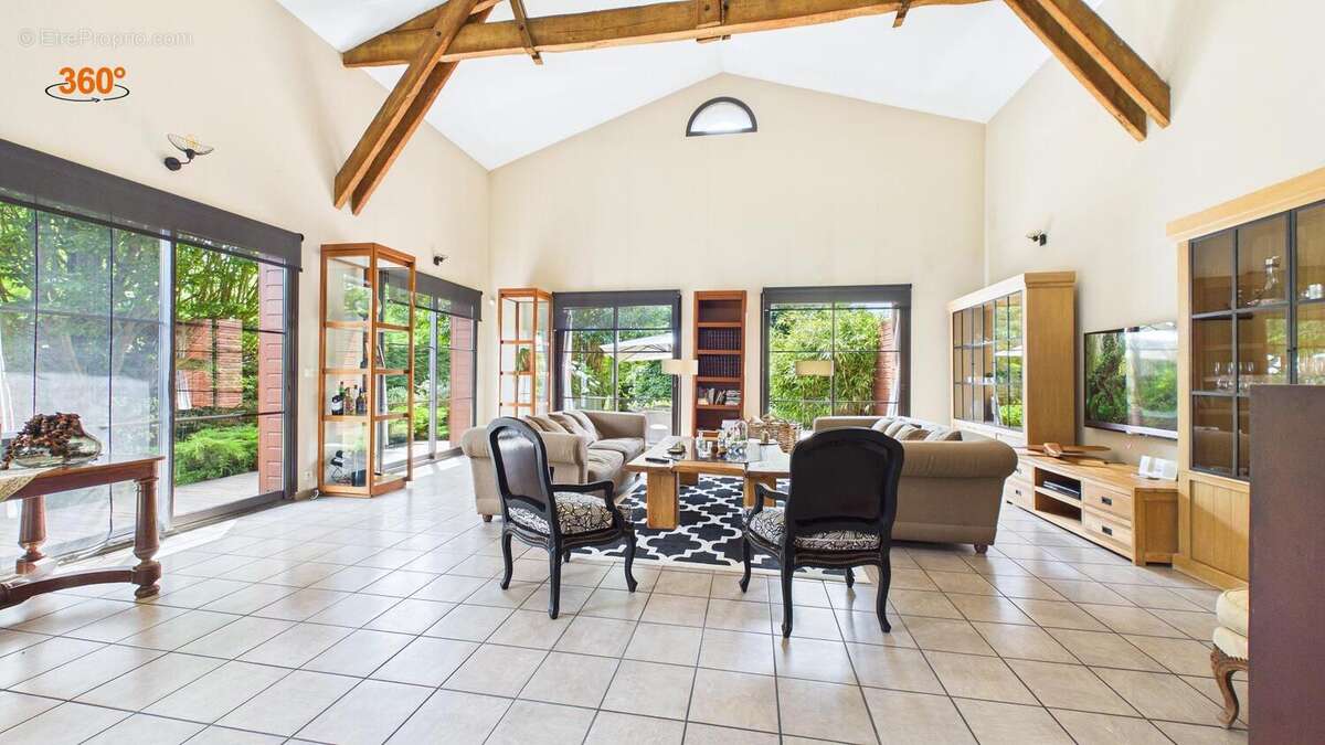 Maison 213 m² à Artigues-Pres-Bordeaux  - photo 3