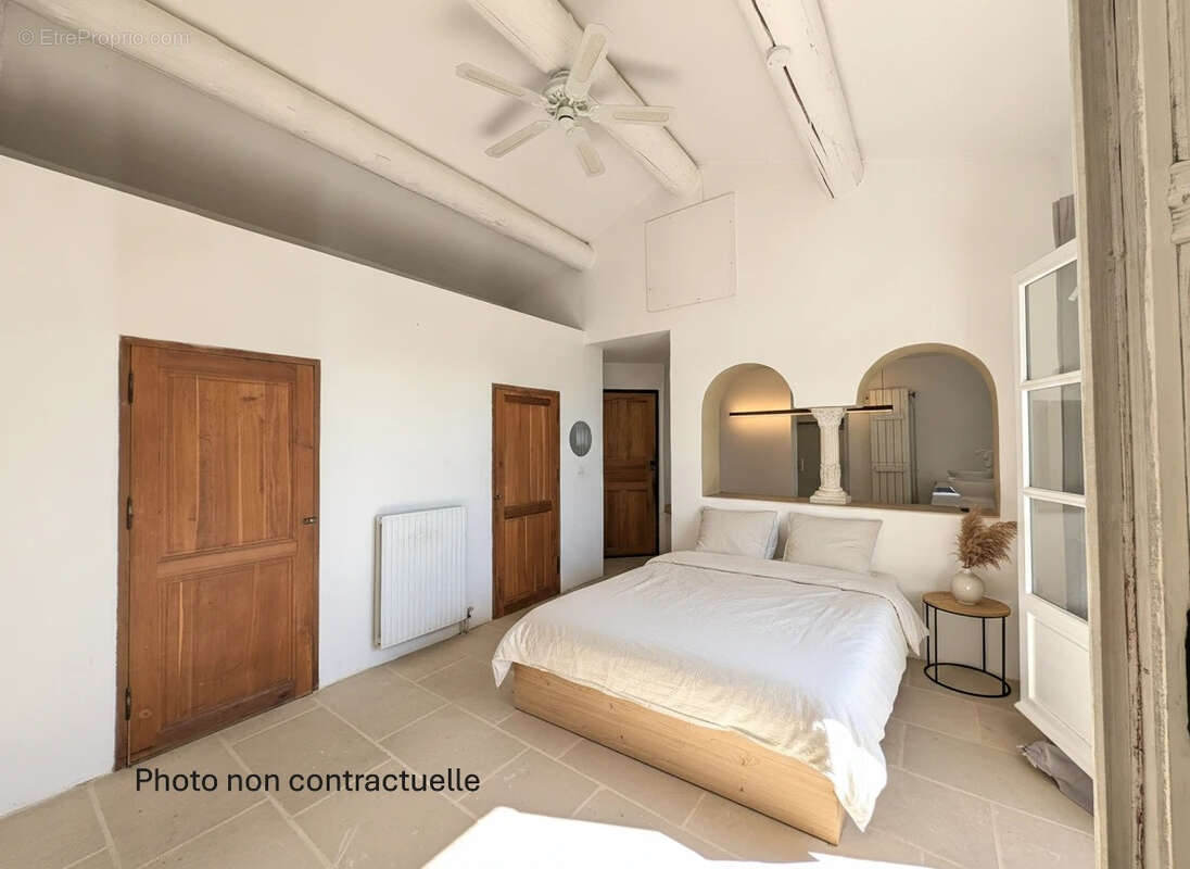 Maison à ENTRAIGUES-SUR-LA-SORGUE
