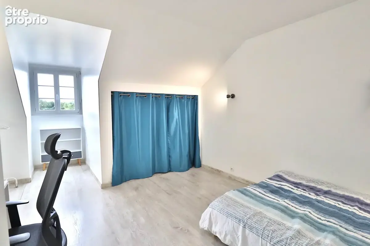 Appartement T5 en duplex de 97 m2 avec 4 chambres et deux places de parking - photo 2