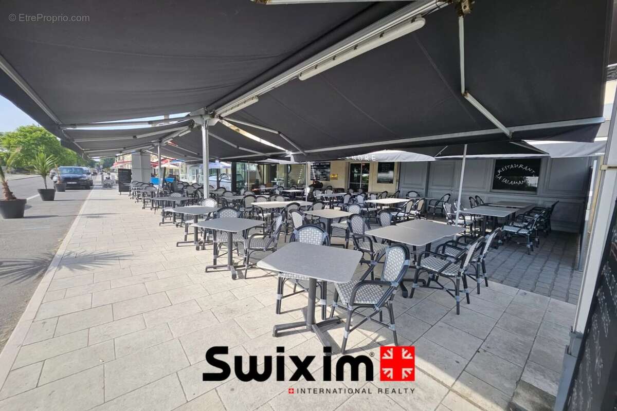 Commerce à PAUILLAC