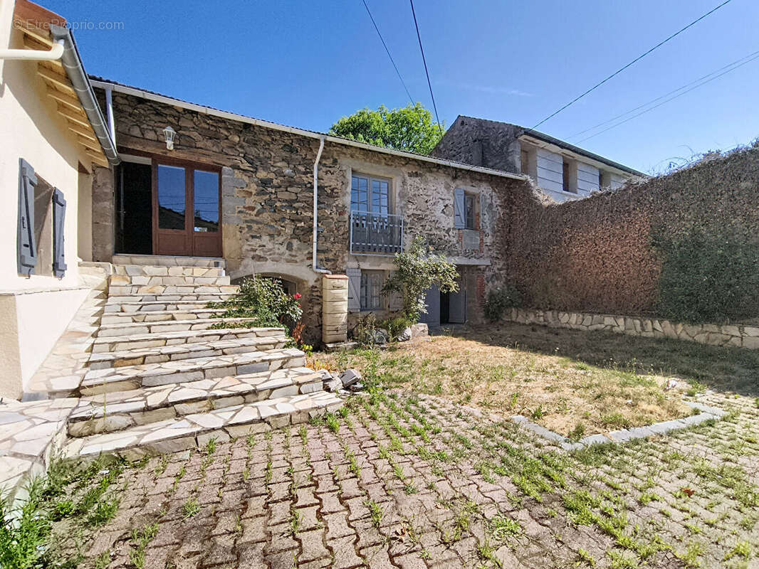 Deux maisons, un fort potentiel, à seulement 5 minutes de Retournac ! - photo 2