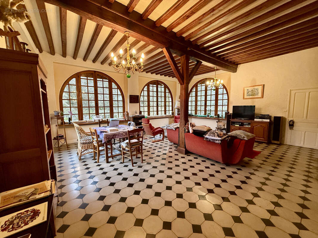 Maison à AVALLON