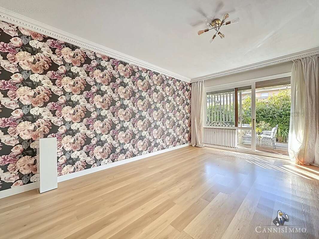 Cannes oxford, appartement 2 pieces 84 m² rénové en rez de jardin - photo 6