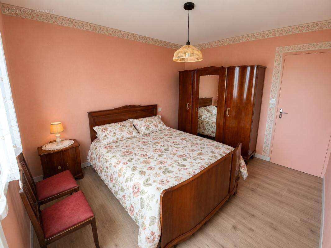 Maison plain-pied - 95m²-  AMBRIERES LES VALLEES (53) - photo 8