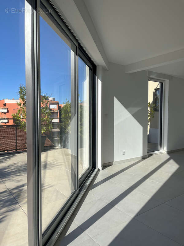 Appartement à SAINT-LAURENT-DU-VAR