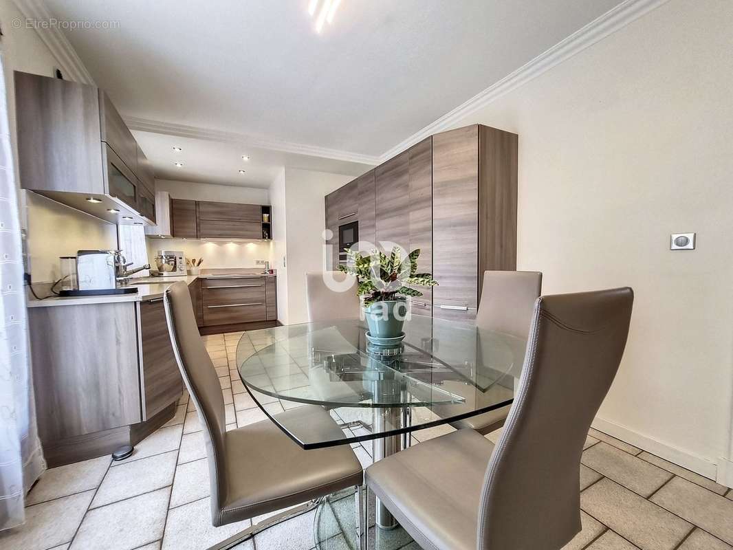 Maison à LE BLANC-MESNIL