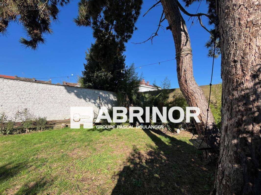 Maison Bourgeoise  6 Chambres,grande pièce de vie, salle de jeux, 2 salles de bain jardin arboré - photo 2